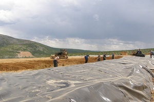 Укладка нижнего слоя штабеля