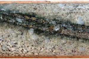 Veinlet of quartz-pyrrhotite-chalcopyrite