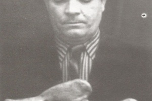 А.М. Ремизов с самородком весом 10040 грамм