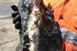 Quartz vein with visible gold. Beta Hunt deposit sample.
