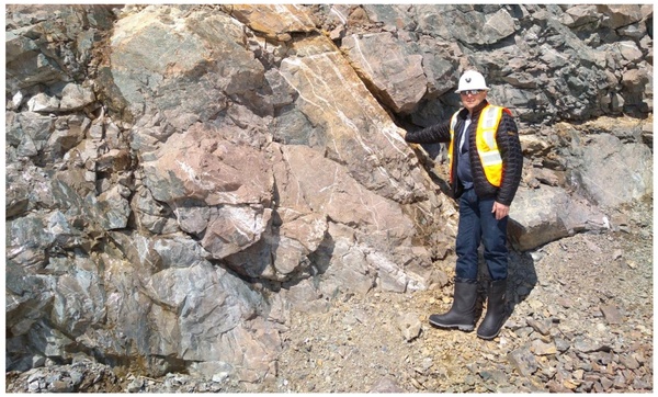 Close-up of Veining and Alteration in the Garrcon Pit