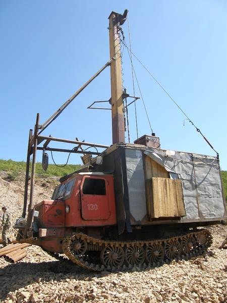 Буровая установка СКБ-4 на базе ТТ-4