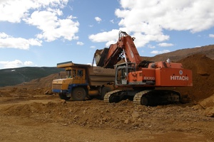 Погрузка руды на месторождении Таборное