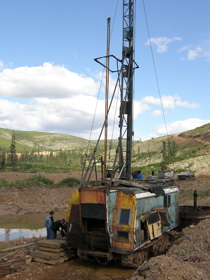 Буровая на геологоразведочном участке