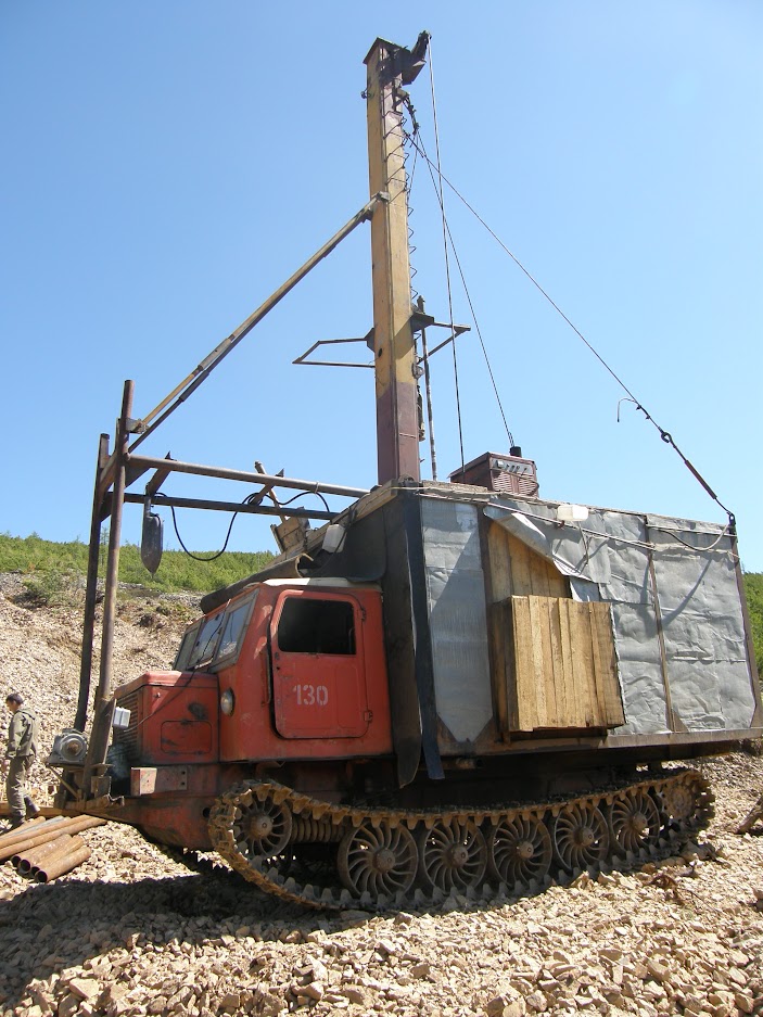 Буровая установка СКБ-4 на базе ТТ-4