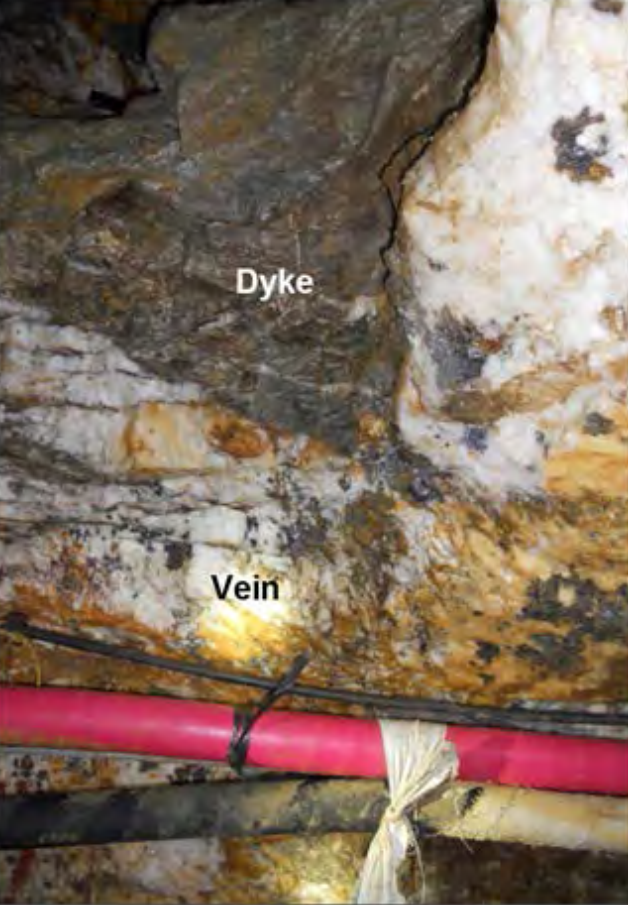 Relationship between the mineralized vein and lamprophyre dykes
